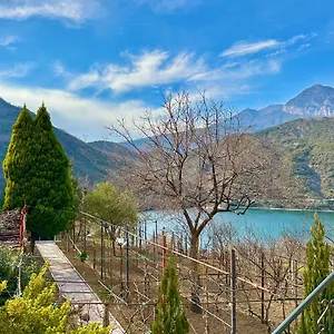 https://lakeview-escape.albaniahotels.org