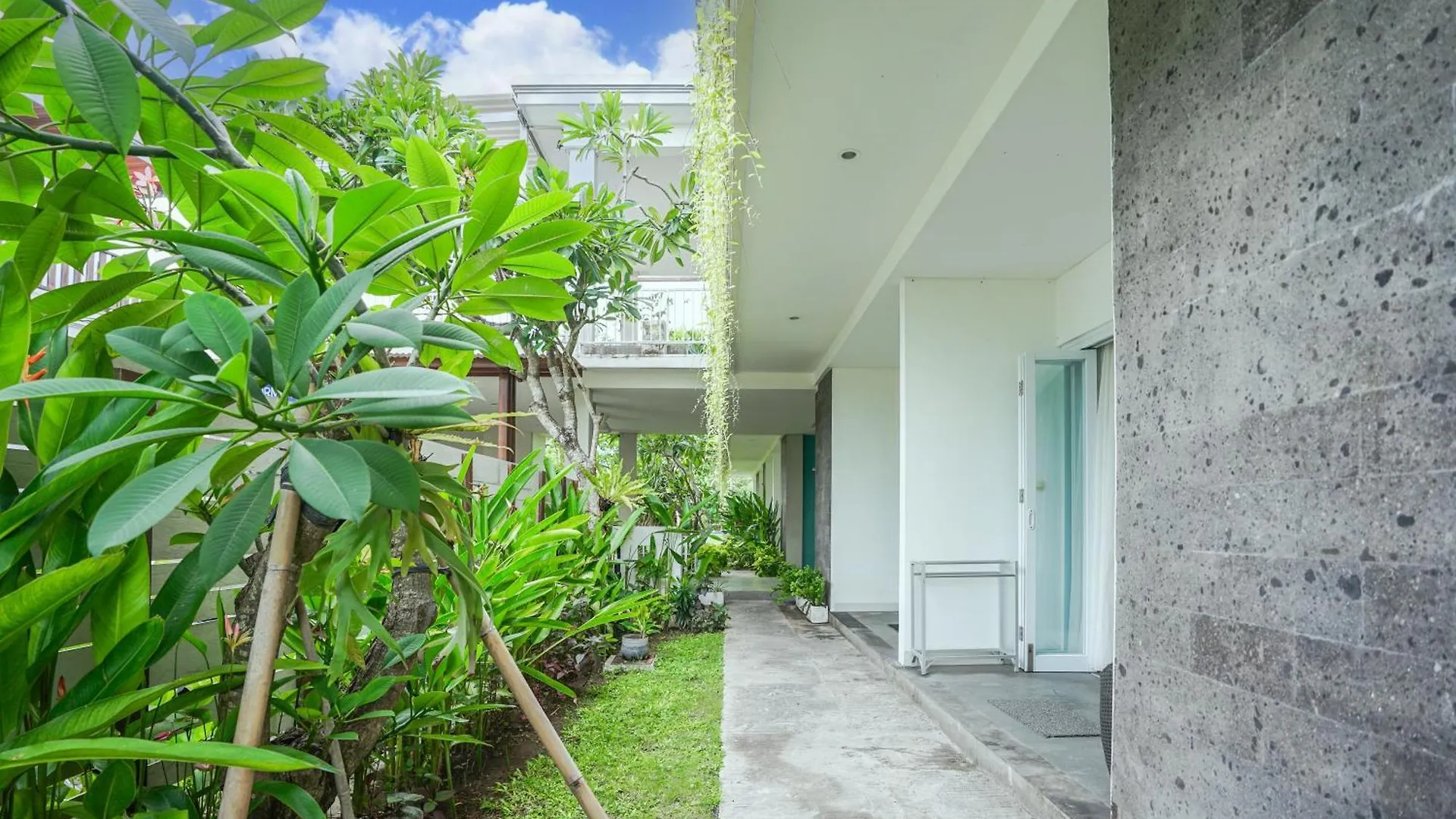 Harmony Beach Suite Seminyak  Seminyak (Bali)